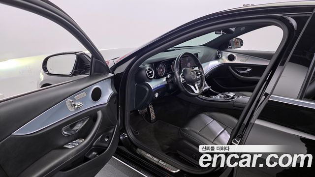 Mercedes-Benz E-Class 2020 — photo 10