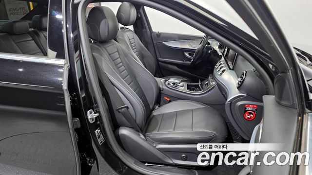 Mercedes-Benz E-Class 2020 — photo 12