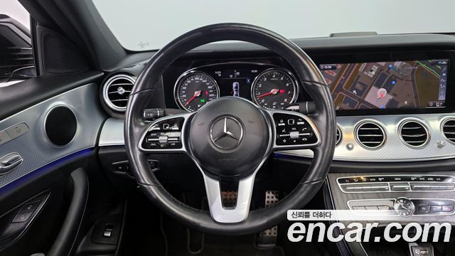 Mercedes-Benz E-Class 2020 — photo 13