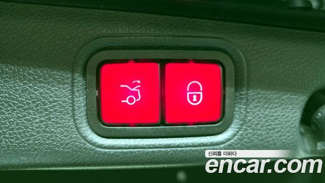 Mercedes-Benz E-Class 2020 — photo 18