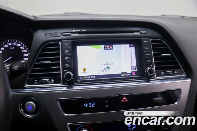 Hyundai Sonata 2016 — photo 13