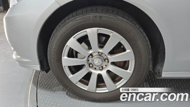 Mercedes-Benz E-Class 2011 — photo 5