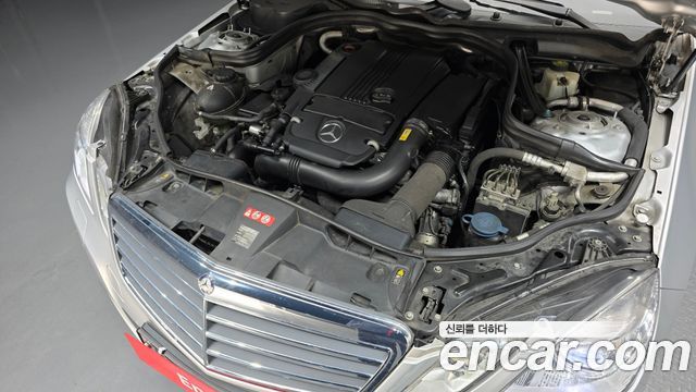 Mercedes-Benz E-Class 2011 — photo 6