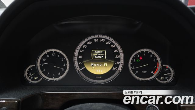 Mercedes-Benz E-Class 2011 — photo 8