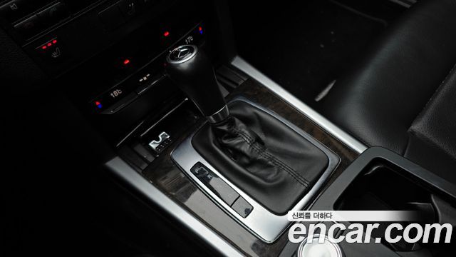 Mercedes-Benz E-Class 2011 — photo 9