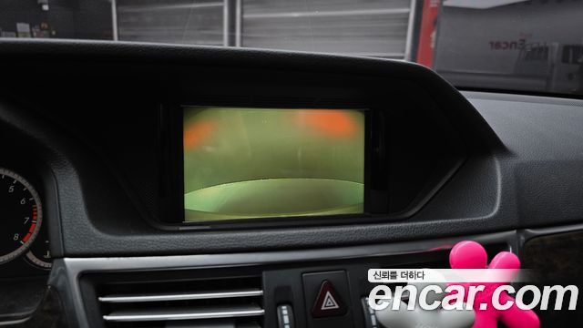 Mercedes-Benz E-Class 2011 — photo 16