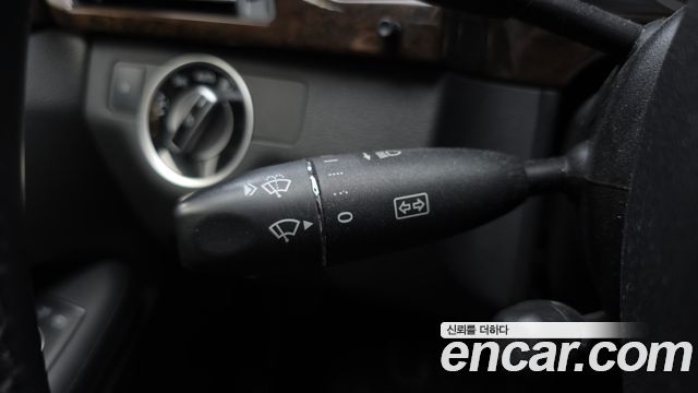 Mercedes-Benz E-Class 2011 — photo 18
