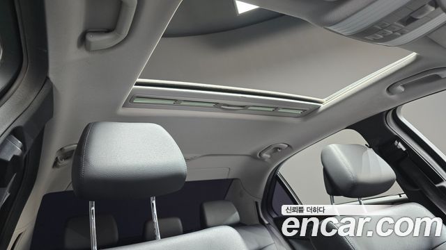 Mercedes-Benz E-Class 2011 — photo 19