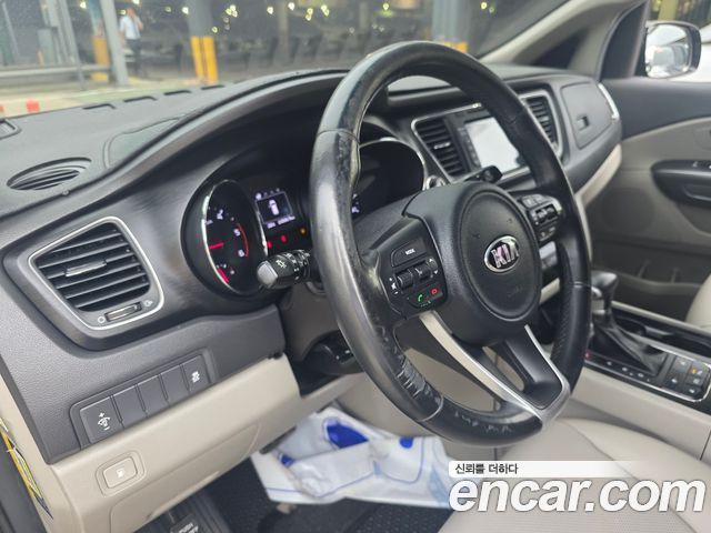 Kia Canival 2017 — photo 7