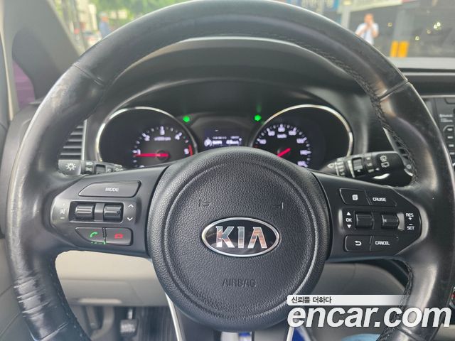 Kia Canival 2017 — photo 8