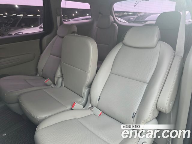 Kia Canival 2017 — photo 17