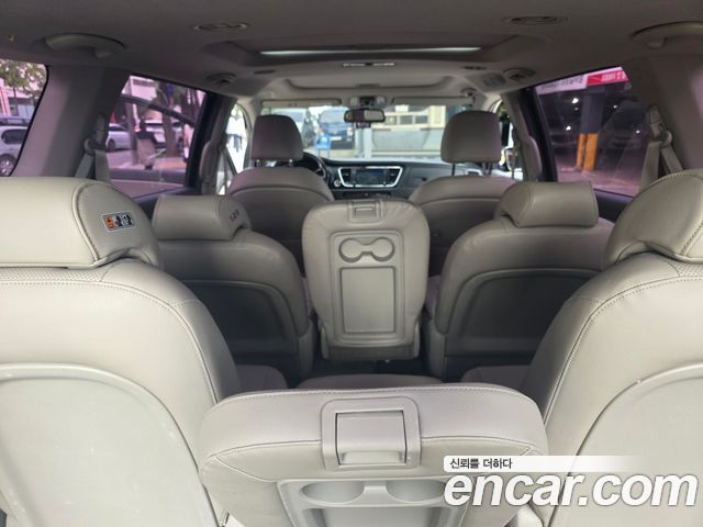 Kia Canival 2017 — photo 19