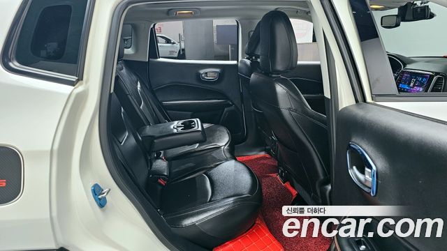Jeep Compass 2019 — photo 12
