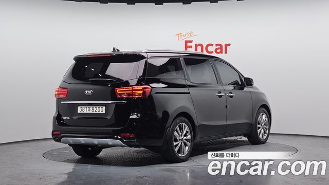 Kia Canival 2019 — photo 2