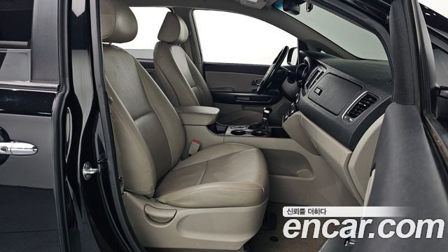 Kia Canival 2019 — photo 10