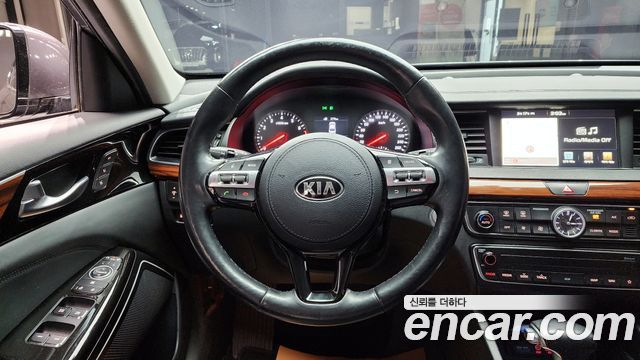 Kia K7 2017 — photo 14