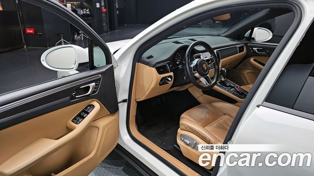 Porsche Macan 2018 — photo 11