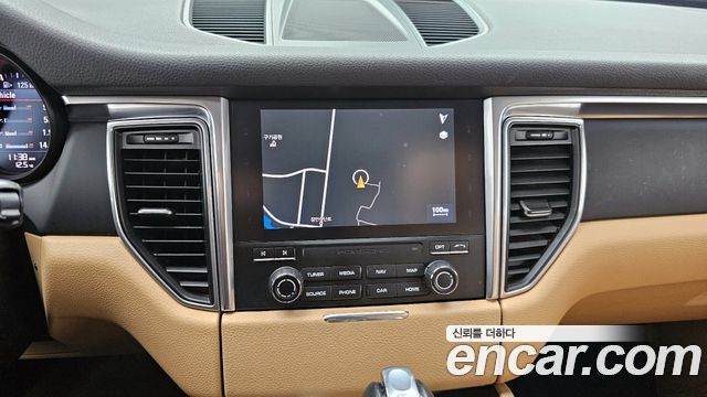 Porsche Macan 2018 — photo 16