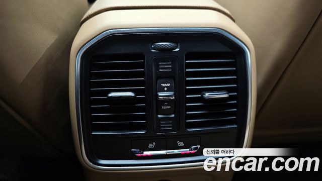 Porsche Macan 2018 — photo 17