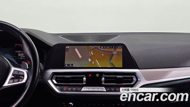 BMW 3-Series 2021 — photo 17