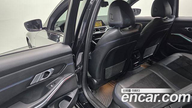 BMW 3-Series 2021 — photo 19