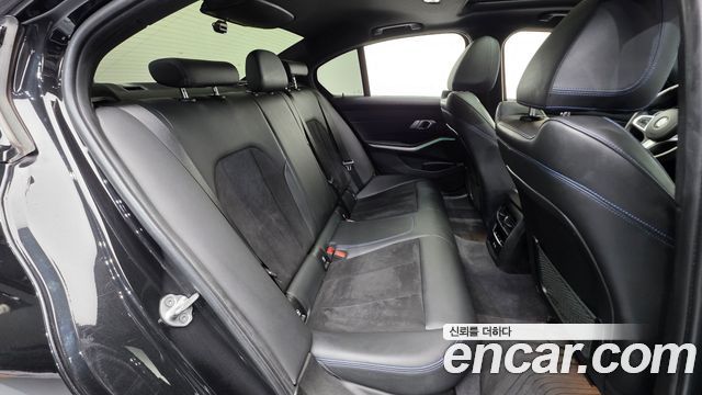 BMW 3-Series 2021 — photo 20