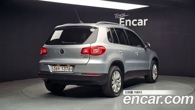 Volkswagen Tiguan 2009 — photo 2