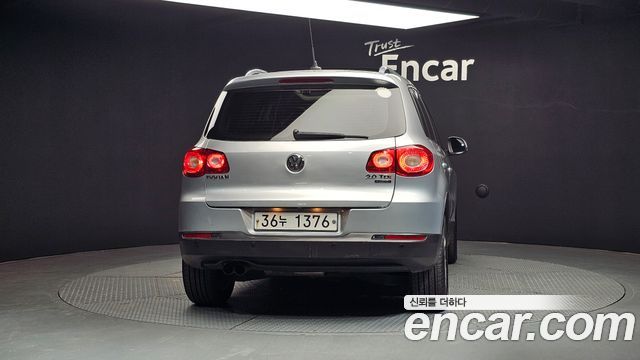 Volkswagen Tiguan 2009 — photo 4