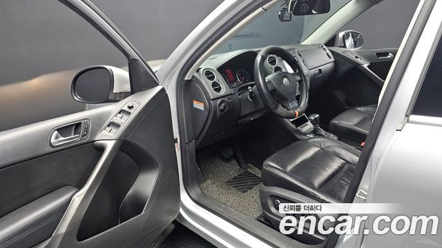 Volkswagen Tiguan 2009 — photo 11