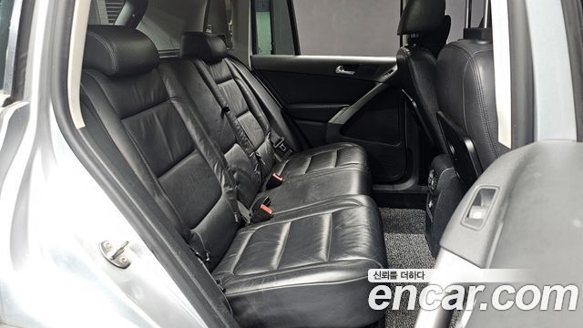 Volkswagen Tiguan 2009 — photo 12