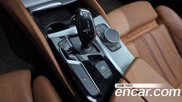 BMW 5-Series 2017 — photo 9