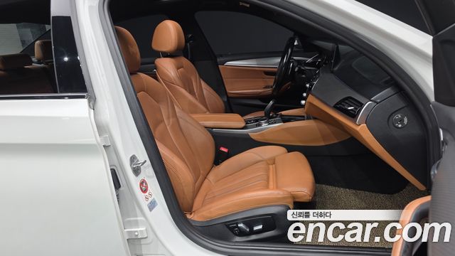 BMW 5-Series 2017 — photo 11