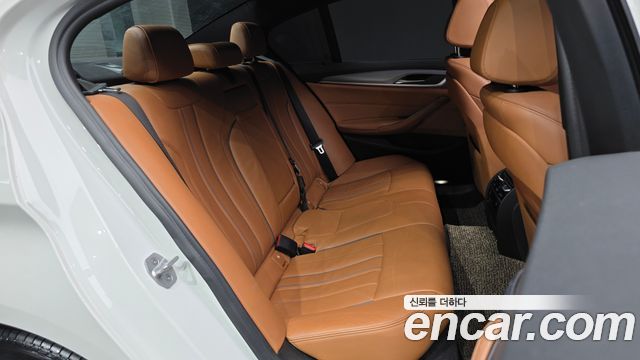 BMW 5-Series 2017 — photo 12