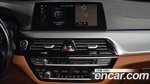 BMW 5-Series 2017 — photo 14
