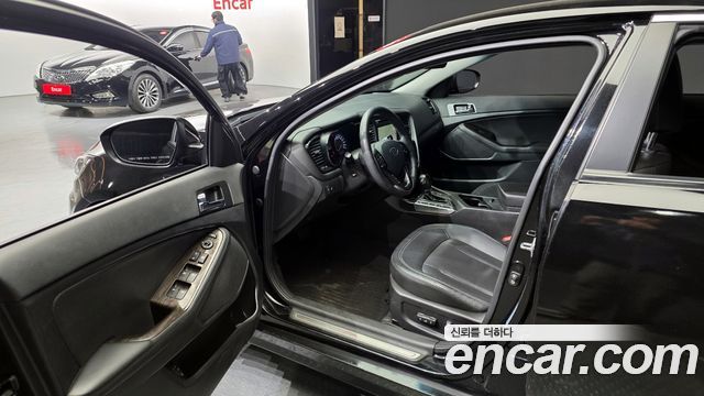 Kia K5 2011 — photo 10