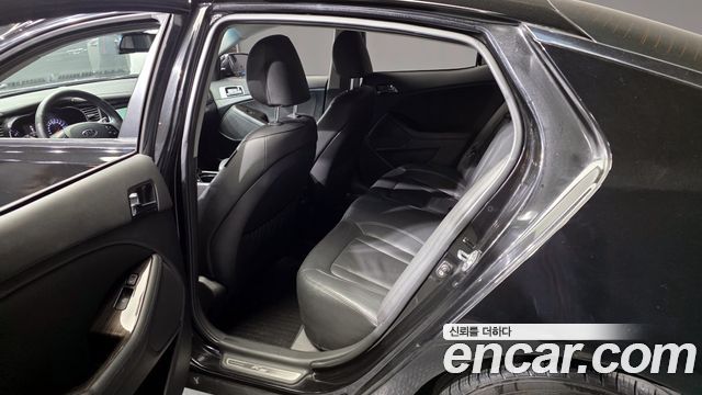 Kia K5 2011 — photo 11