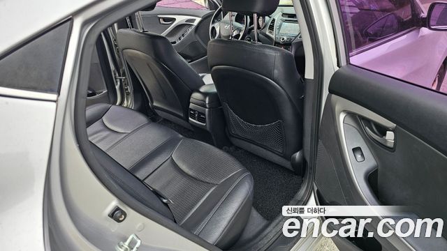 Hyundai AVANTE 2015 — photo 9