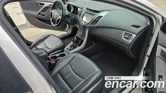 Hyundai AVANTE 2015 — photo 10