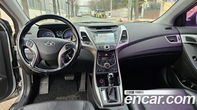 Hyundai AVANTE 2015 — photo 11