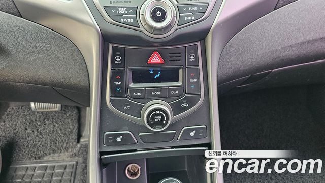 Hyundai AVANTE 2015 — photo 16