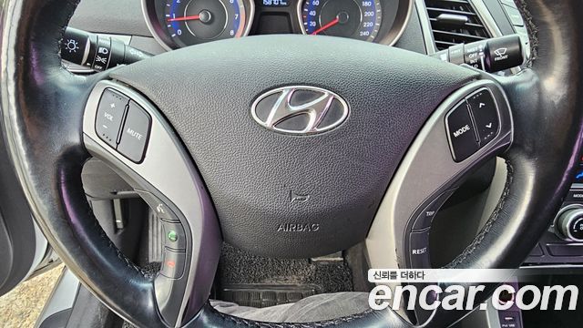 Hyundai AVANTE 2015 — photo 18