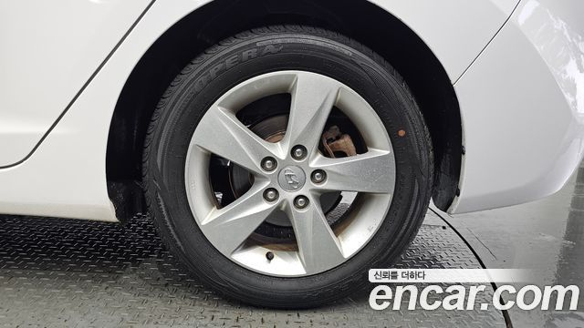 Hyundai AVANTE 2013 — photo 5