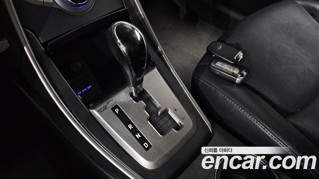 Hyundai AVANTE 2013 — photo 9