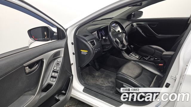 Hyundai AVANTE 2013 — photo 10
