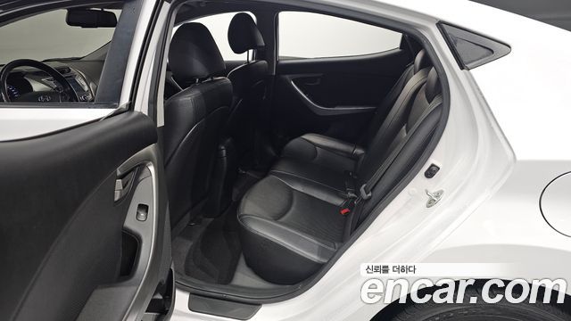 Hyundai AVANTE 2013 — photo 11