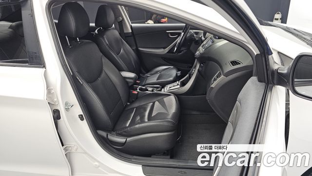 Hyundai AVANTE 2013 — photo 12