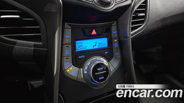 Hyundai AVANTE 2013 — photo 20