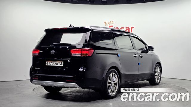 Kia Canival 2017 — photo 2