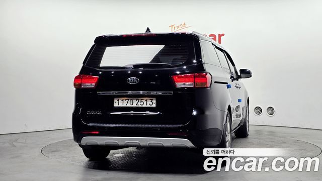 Kia Canival 2017 — photo 4