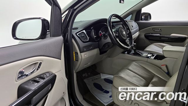 Kia Canival 2017 — photo 10
